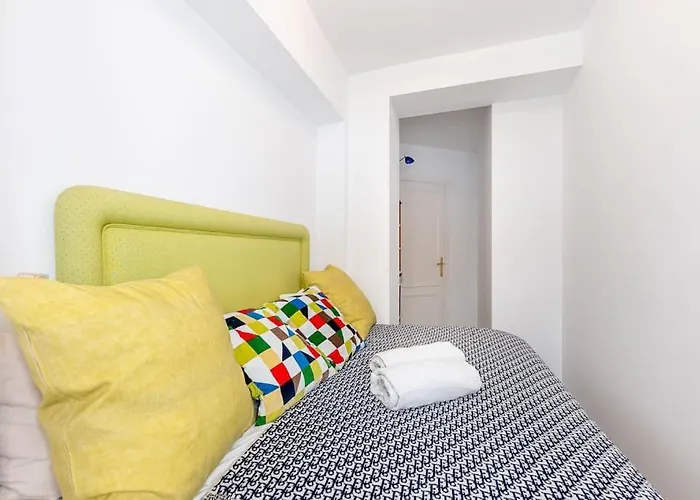 Modern 3 Bedroom In Puerto Banus With Sea Views *