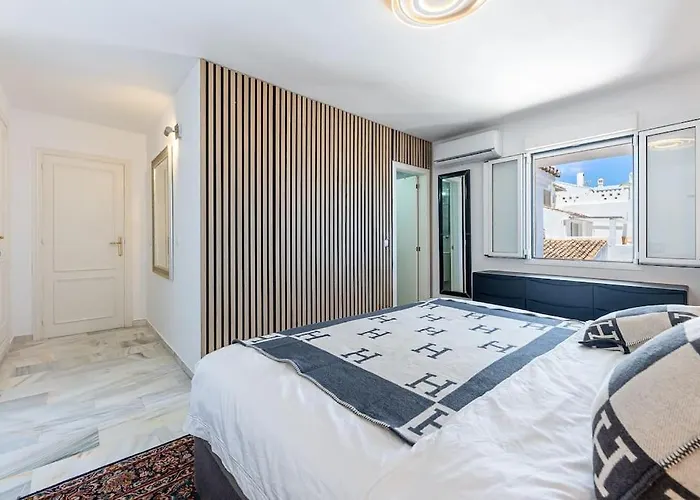 Modern 3 Bedroom In Puerto Banus With Sea Views 马尔韦利亚