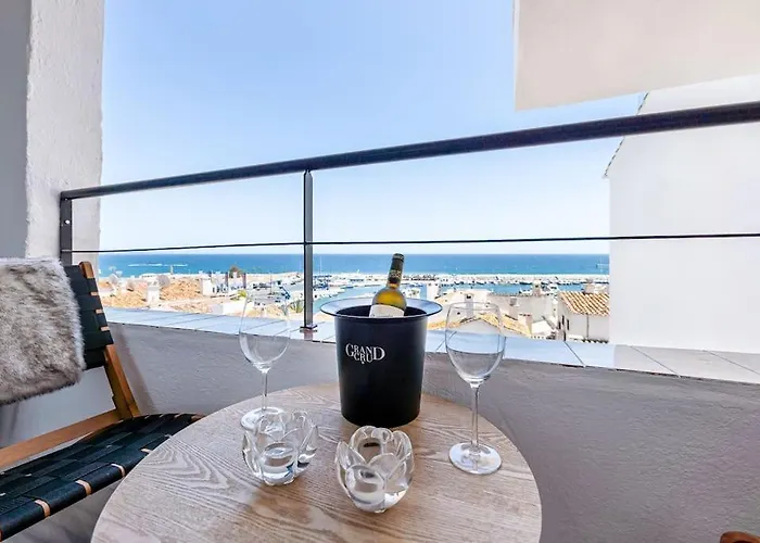 Modern 3 Bedroom In Puerto Banus With Sea Views *